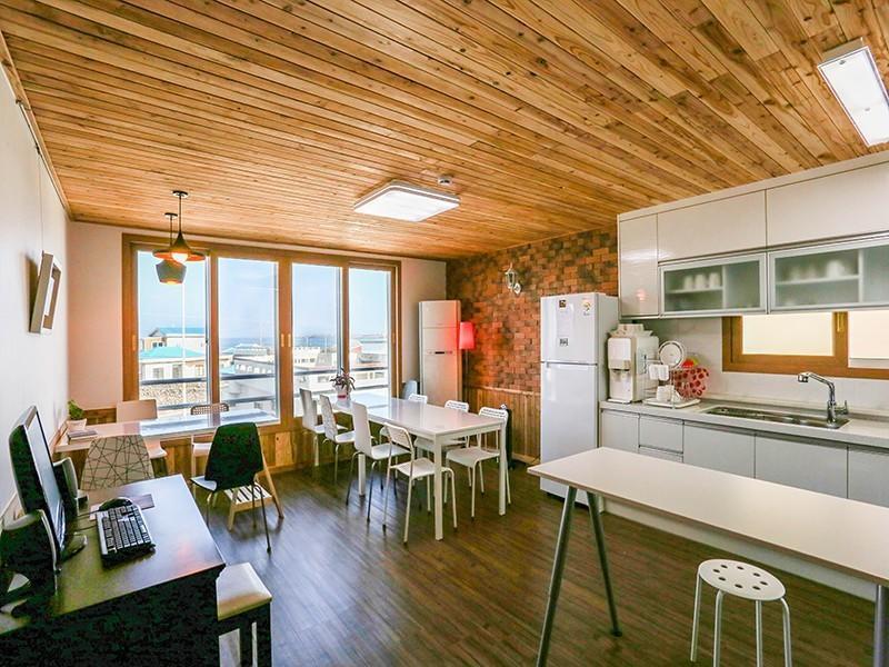 Be Road House Hotel Чеджу Екстериор снимка