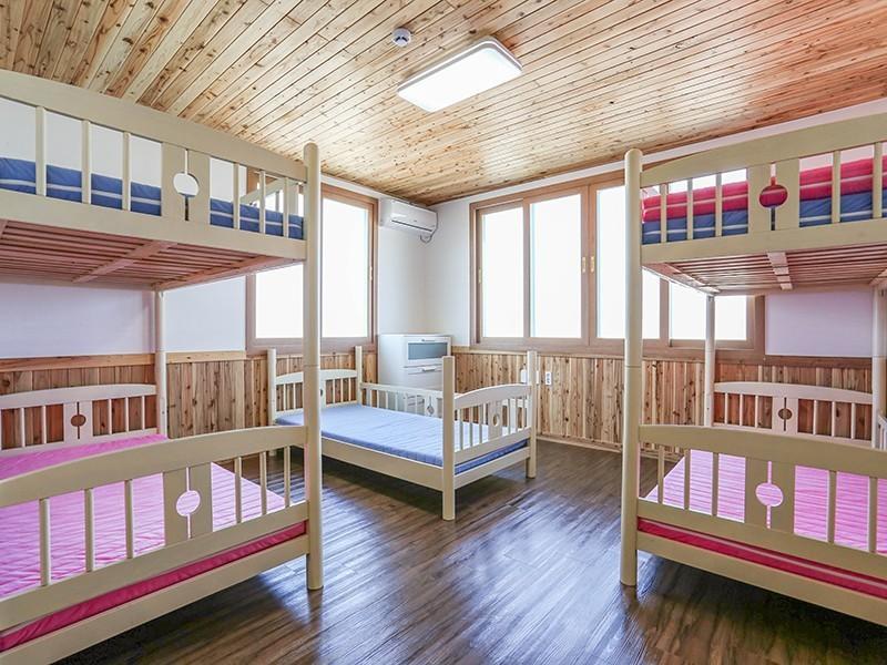 Be Road House Hotel Чеджу Стая снимка
