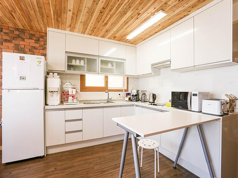 Be Road House Hotel Чеджу Екстериор снимка