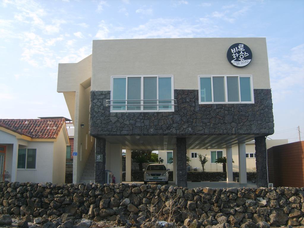 Be Road House Hotel Чеджу Екстериор снимка