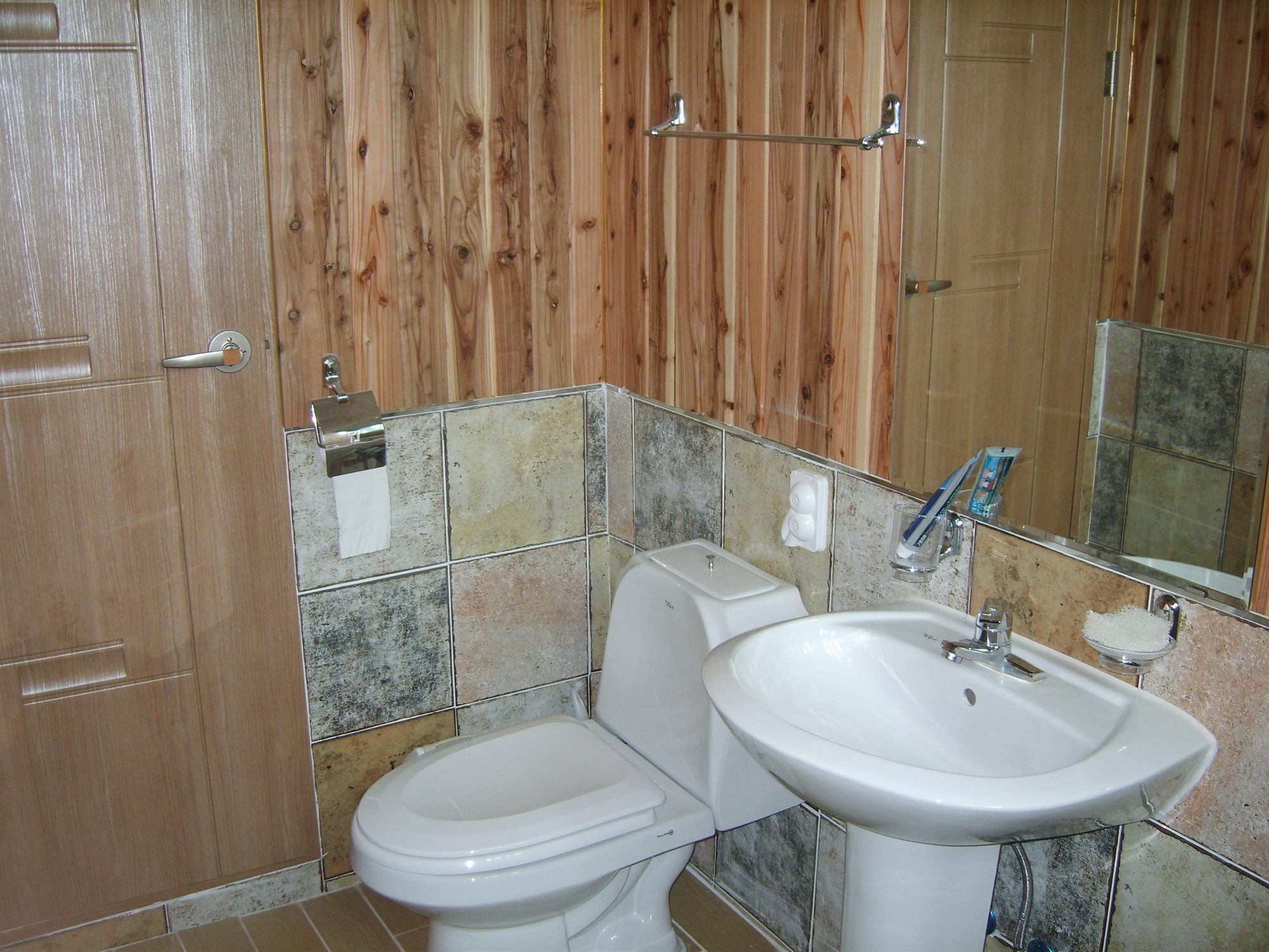 Be Road House Hotel Чеджу Екстериор снимка